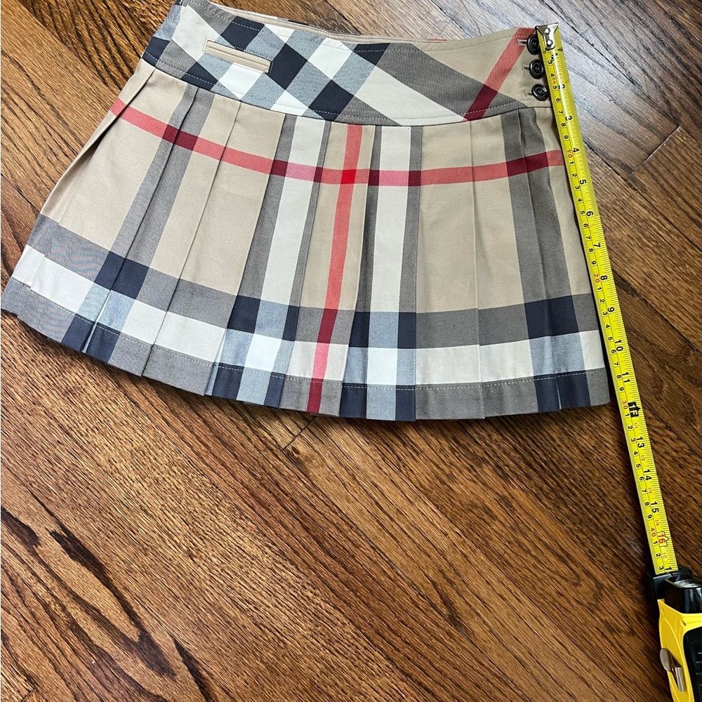 Girls Burberry Skirt.  Size 6  Excellent condition.  Adjustment waist.  SF